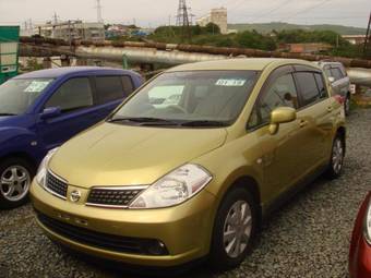 2004 Nissan Tiida Pictures