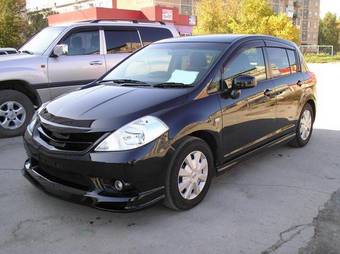 2004 Nissan Tiida Pictures