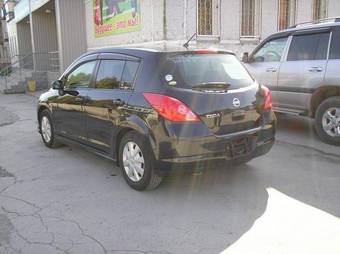 2004 Nissan Tiida Photos