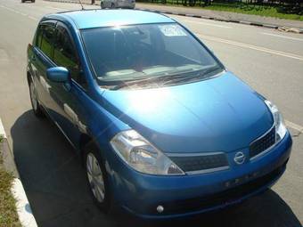 2004 Nissan Tiida Pictures