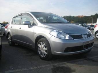 2004 Nissan Tiida Pictures