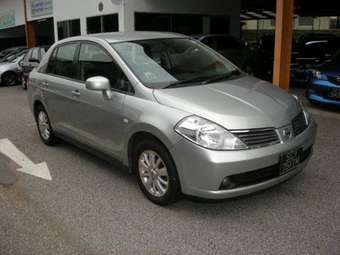 2005 Nissan Tiida Photos