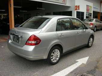 2005 Nissan Tiida Pictures