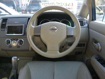 2005 Nissan Tiida Photos