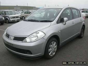 2005 Nissan Tiida Photos