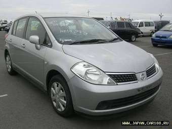 2005 Nissan Tiida Photos