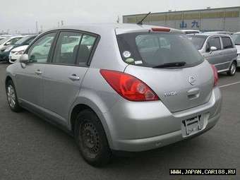 2005 Nissan Tiida Images