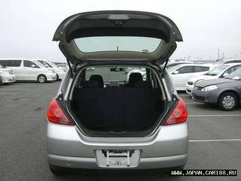 2005 Nissan Tiida Pics