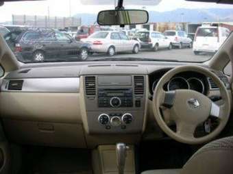 2005 Nissan Tiida Photos