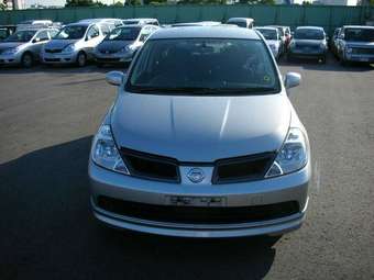 2005 Nissan Tiida Pictures