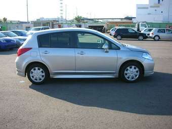 2005 Nissan Tiida Photos