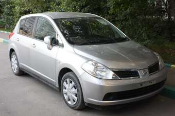 2005 Nissan Tiida Pics