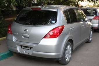 2005 Nissan Tiida Pictures