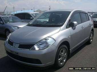 2005 Nissan Tiida Pictures