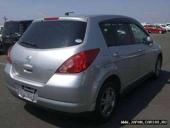 2005 Nissan Tiida Pictures