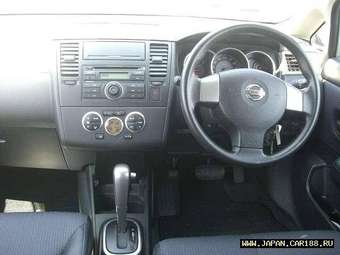 2005 Nissan Tiida Images