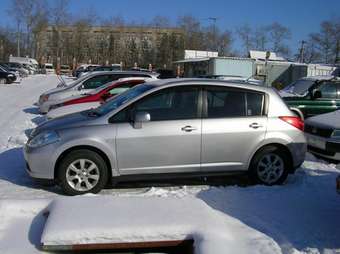 2005 Nissan Tiida Images