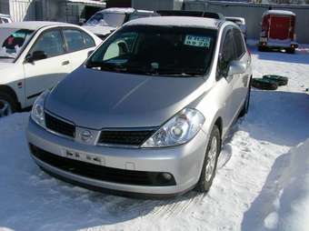 2005 Nissan Tiida Pictures