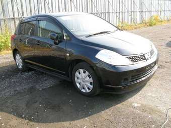 2005 Nissan Tiida Pics