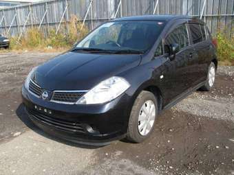 2005 Nissan Tiida Pictures