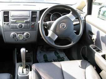 2005 Nissan Tiida Pictures