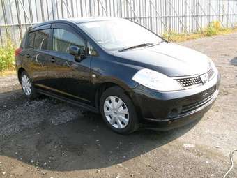 2005 Nissan Tiida Photos