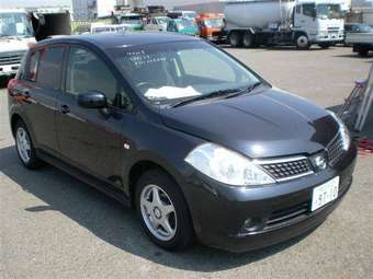 2005 Nissan Tiida Photos