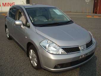 2005 Nissan Tiida Pictures