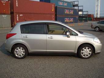 2005 Nissan Tiida Pics