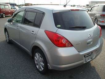 2005 Nissan Tiida Pictures