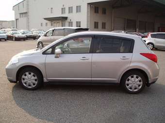 2005 Nissan Tiida Photos