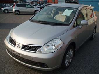 2005 Nissan Tiida Photos