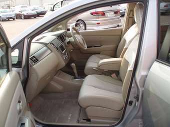 2005 Nissan Tiida Pictures