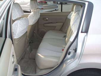 2005 Nissan Tiida Photos