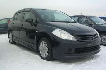 2005 Nissan Tiida Pictures