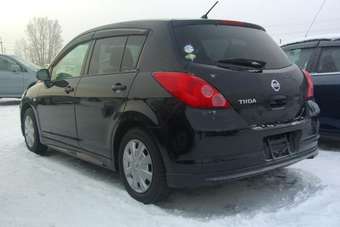 2005 Nissan Tiida Photos