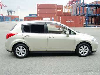 2005 Nissan Tiida Photos