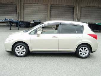 2005 Nissan Tiida Photos