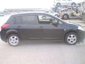 2005 Nissan Tiida Pictures