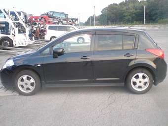 2005 Nissan Tiida Images