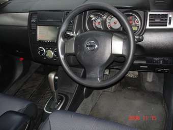 2005 Nissan Tiida Pics