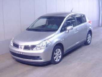 2005 Nissan Tiida Pictures