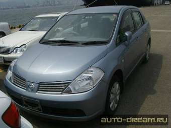 2005 Nissan Tiida Photos