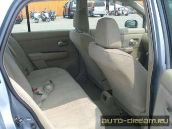 2005 Nissan Tiida Photos