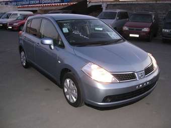 2005 Nissan Tiida Photos