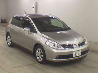 2005 Nissan Tiida Images