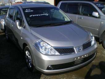2005 Nissan Tiida Pictures
