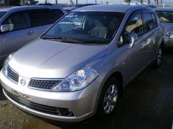 2005 Nissan Tiida Pictures