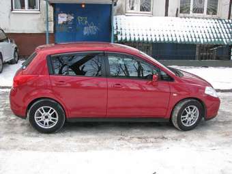 2005 Nissan Tiida Pics