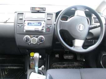 2005 Nissan Tiida Pictures